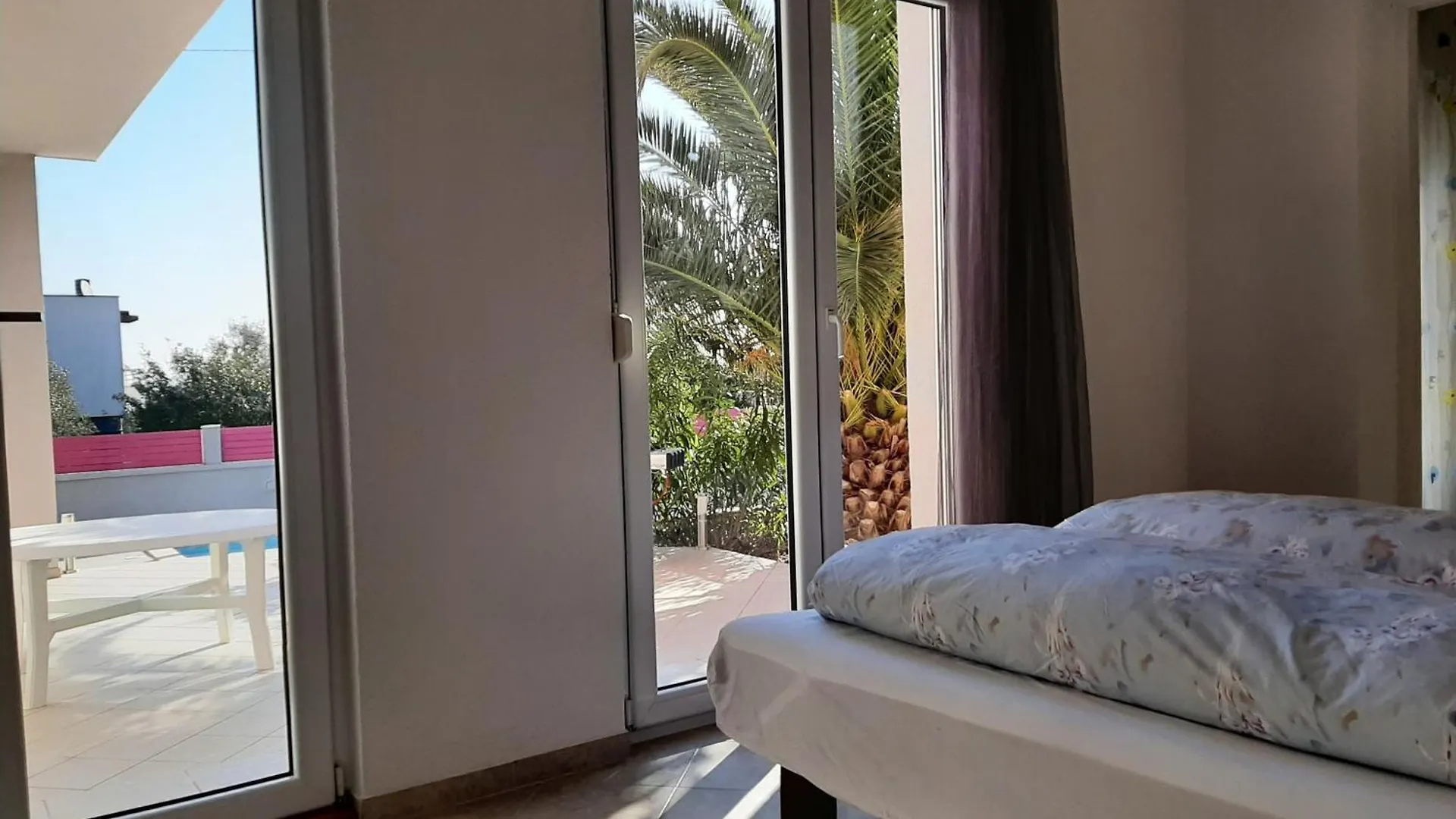 Doppelzimmer Mit Bad, Terrasse Und Pool Liznjan