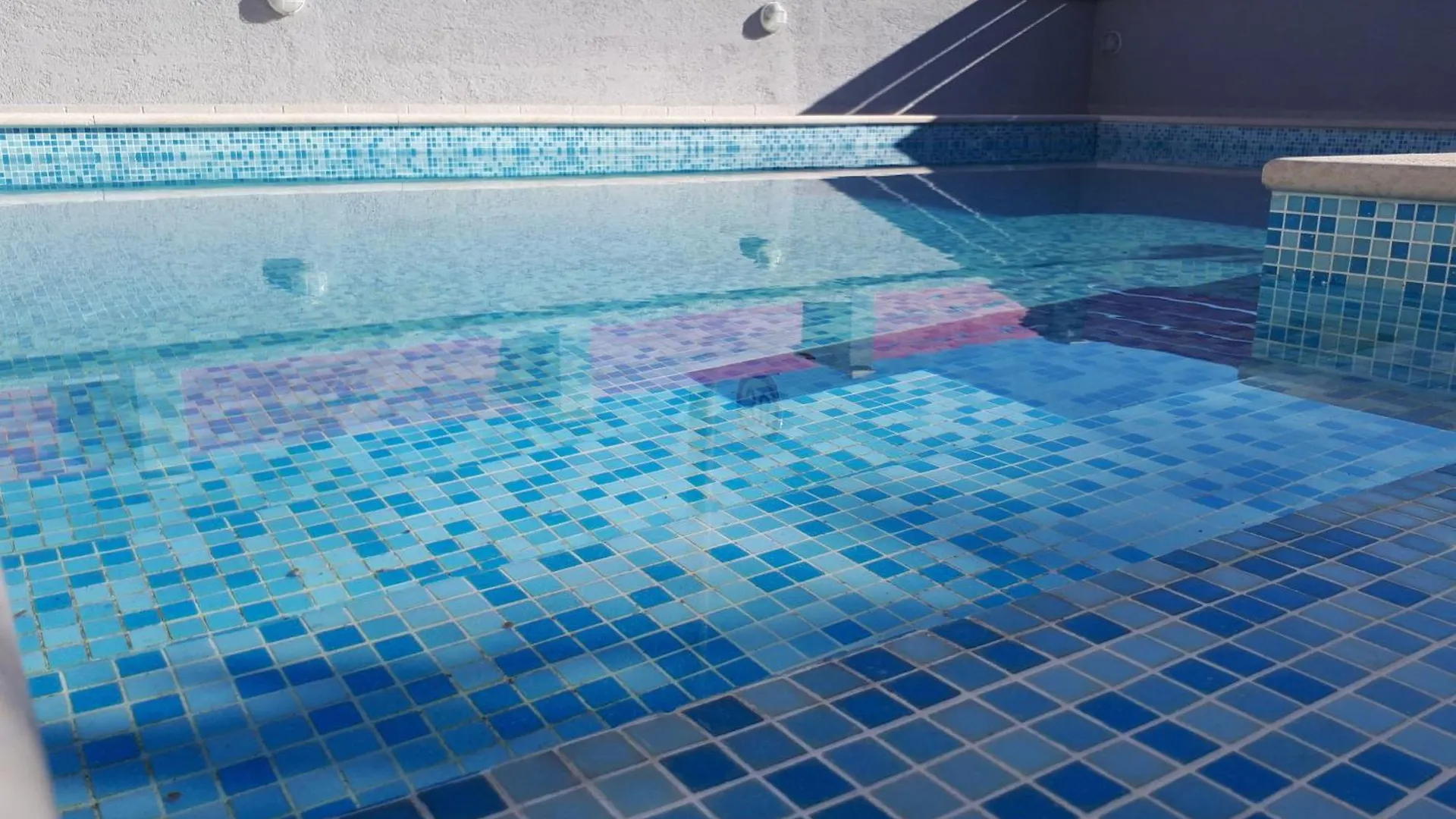 Apartment Doppelzimmer Mit Bad, Terrasse Und Pool Liznjan